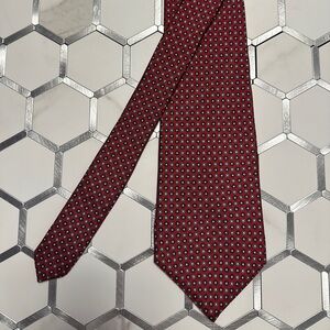 Christian Dior All Silk Italy Woven Red Navy Medallion Foulard Geometric Tie USA